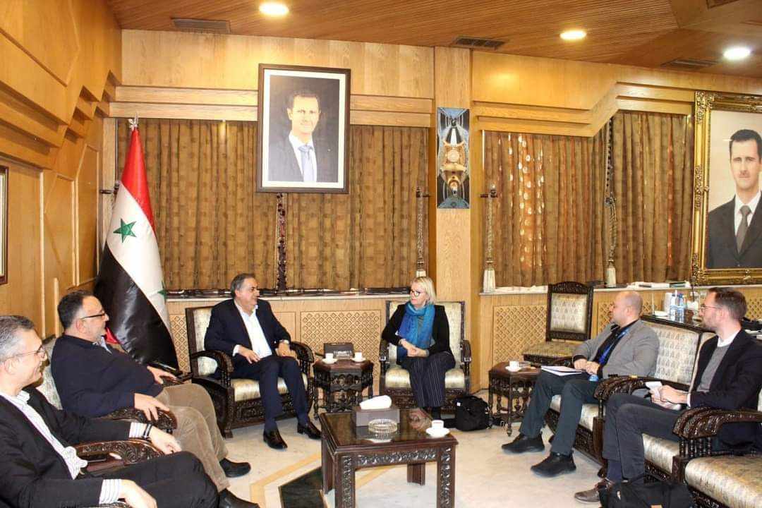 المحافظ يبحث مع القائم بأعمال السفارة النرويجية بدمشق أولويات تنفيذ المشاريع الخدمية بالتعاون مع المنظمات الدولية