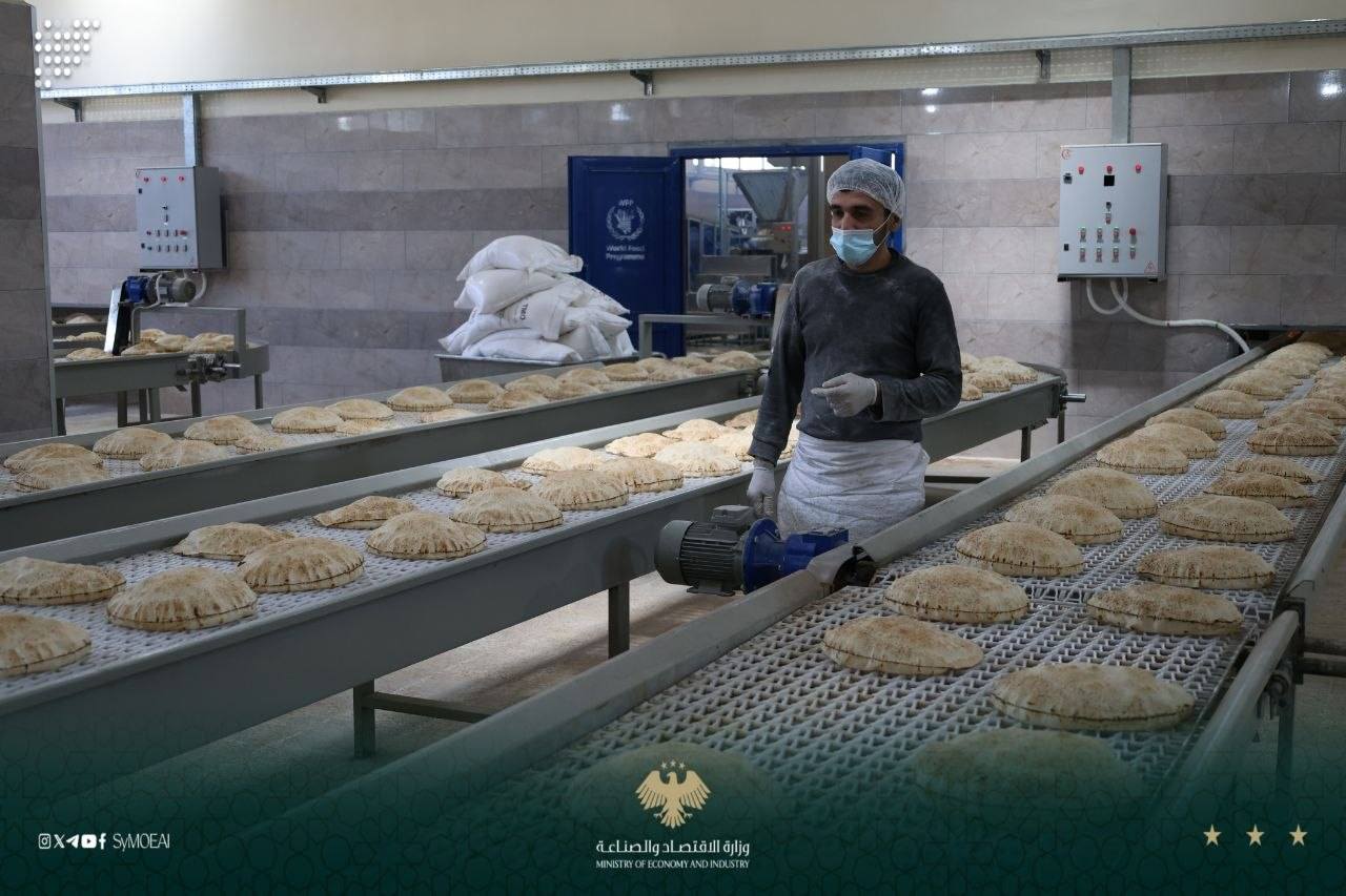 افتتاح فرن آلي في معرة النعمان لتعزيز إنتاج الخبز وتلبية احتياجات السكان