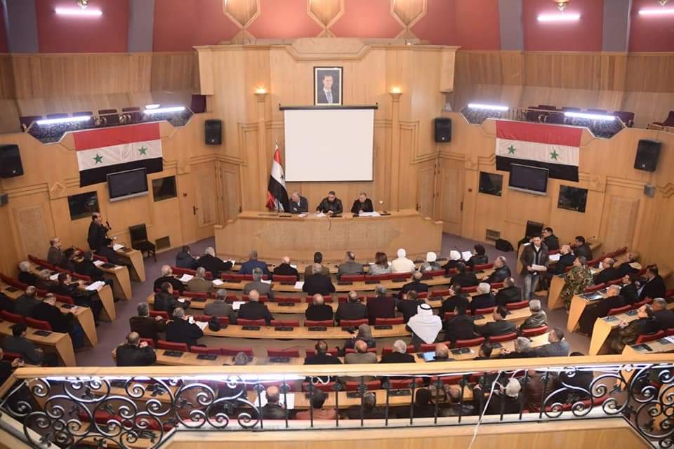 المطالبة بتوزيع اسطوانات الغاز وفق البطاقتين الشخصية والذكية والالتزام بالحد الأدنى لضرائب 