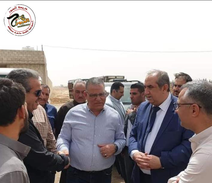قطنا وجمران  يتابعان عملية صناعة الأعلاف
