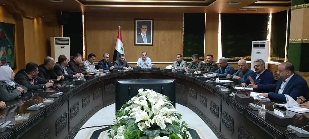 المحافظ في لقاء خدمي موسع مع المعنيين بحلب: الجولات الميدانية وتنسيق العمل للنهوض بالواقع الخدمي للمدينة 