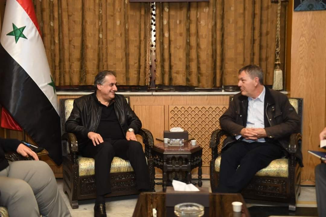 المحافظ يبحث مع المفوض العام لوكالة الأونروا تنفيذ البرامج والمشاريع الخدمية في المخيمات الفلسطينية بحلب
