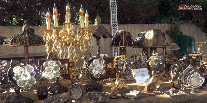 الصناعات اليدوية الدمشقية تتألق بسحرها الخاص في (مهرجان الشام بتجمعنا)
