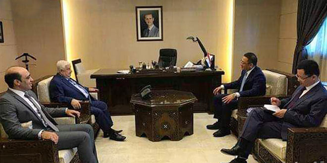 المعلم يتسلم نسخة من أوراق اعتماد فونغ بياو وميغيل بورتو بارغا سفيرين مفوضين فوق العادة للصين وكوبا
