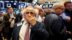 النفط يهبط إلى أدنى مستوى في أكثر من عام
