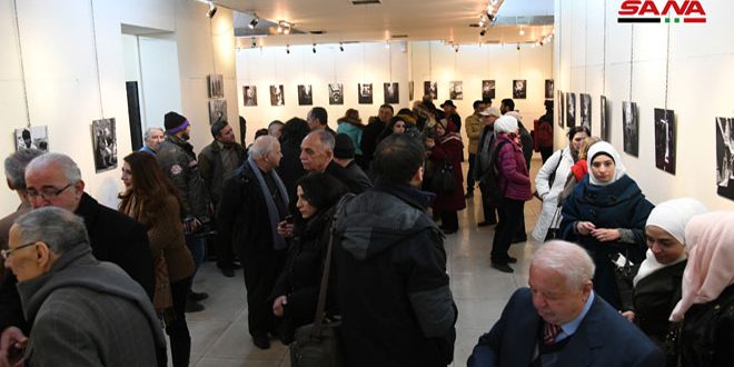 جورج عشي يعبر عن حبه لدمشق بمعرض للتصوير الضوئي
