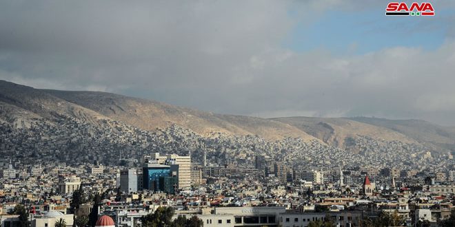 الحرارة تميل للارتفاع مع استمرار الفرصة لهطل زخات مطر فوق مناطق متفرقة
