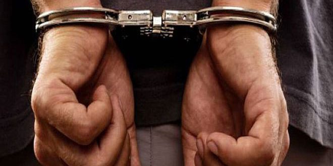 القبض على عصابة تمتهن تزوير التأجيل وموافقات السفر في دمشق وأخرى سرقت رواتب موظفين بحماة
