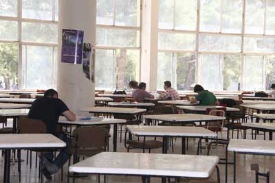 المكتبات الجامعية خدمة مجانية تبحث عن مستفيد..عدد الكتـب المعارة قليل جداً والسبب إلغاء حلقات البحث-