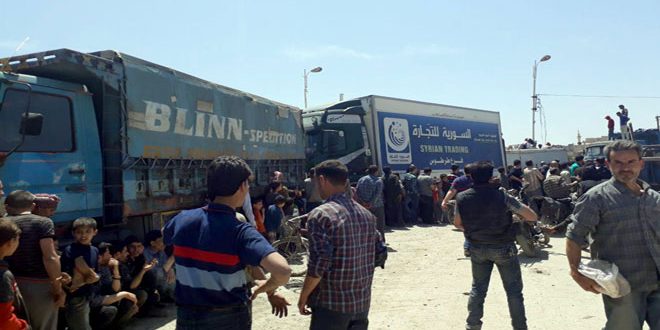 السورية للتجارة توزع مجاناً مواد غذائية على أهالي مدينة دوما
