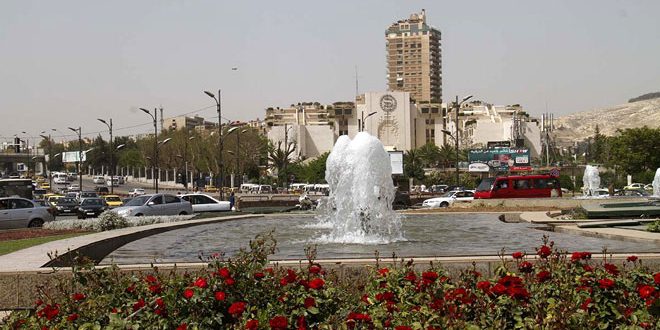 انخفاض ملموس على درجات الحرارة وفرصة لزخات مطرية فوق مناطق متفرقة
