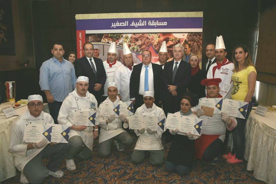 2 طالب من المدارس والمعاهد الفندقية والسياحية يتنافسون في مسابقة الشيف الصغير ..
