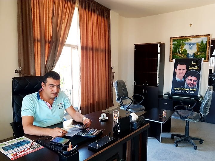 تعتبر بقين من المواقع السياحية الهامة بريف دمشق لما لها من تاريخ عريق، نراها غارقة بالقدم زاهية و متجددة على الدوام تصنيفها الإداري بلدية تقع في محافظة ريف دمشق بمنطقة الزبداني السياحية وعلى مساحة تمتد حوالي /100/ هكتار ومخططها التنظيمي بحدود /65/هكتار كما تقع بقين على سفح الجبل الشرقي موقع نبع بقين المعروف على مستوى سوريا والعالم...