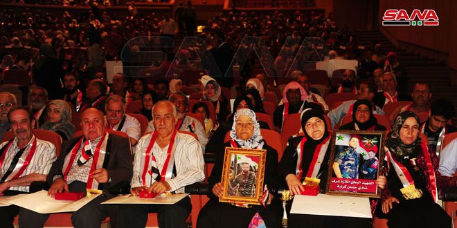 محافظة ريف دمشق تكرم نحو ألف عائلة شهيد
