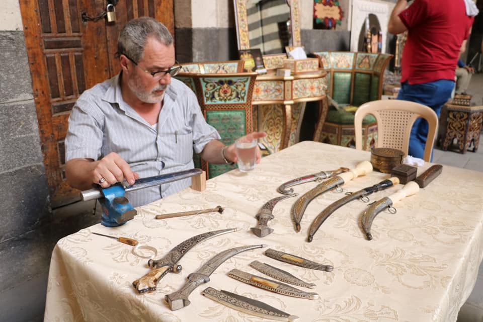 معرض للحرف اليدوية والتراثية في دمشق بمناسبة يوم السياحة العالمي...