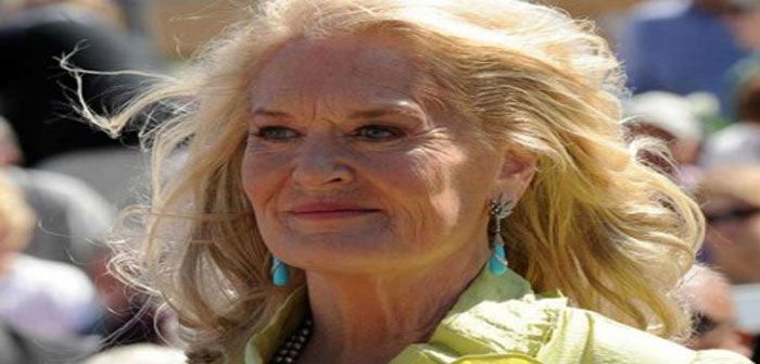 وفاة مغنية الكانتري الأمريكية لين أندرسون عن 67 عاما