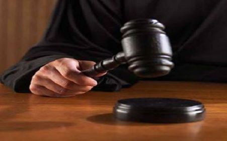 بسبب طول قامته .... إعفاء مجرم من السجن 