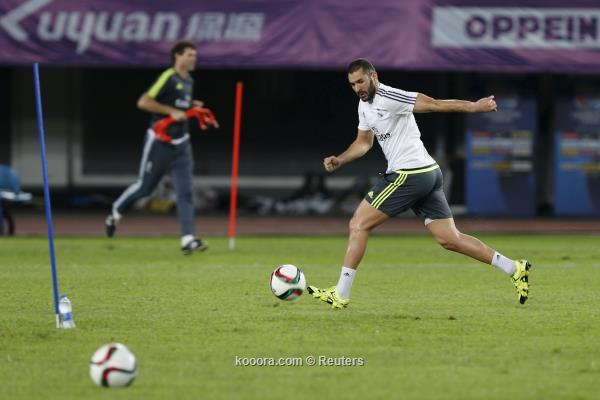 ريال مدريد يوافق على رحيل بنزيمة إلى آرسنال 