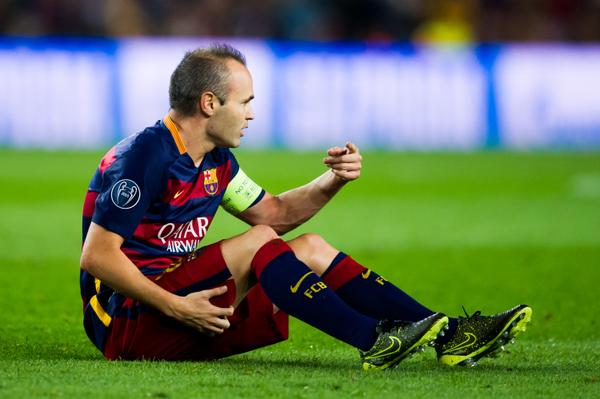 صدمة في برشلونة بعد إعلان فترة غياب انييستا
