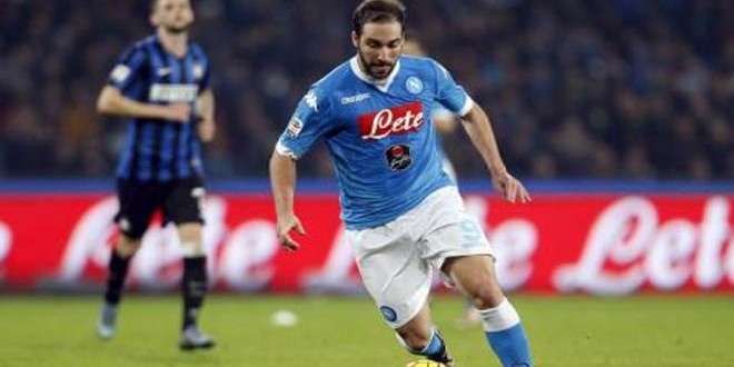 نابولي يتخطى انترناسيونالي ويصعد لقمة الدوري الإيطالي
