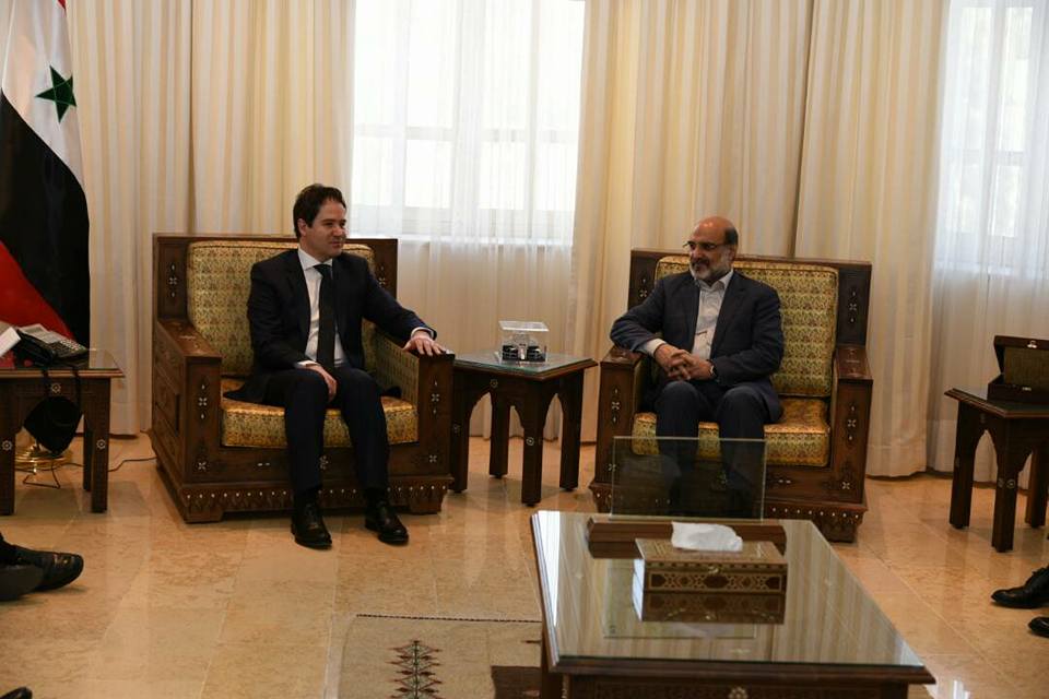 وزير السياحة خلال لقائه برئيس منظمة الإذاعة والتلفزيون الإيراني .. دور الإعلام والسياحة الهام لتعزيز العلاقات الاقتصادية والاجتماعية والثقافية بين البلدين 