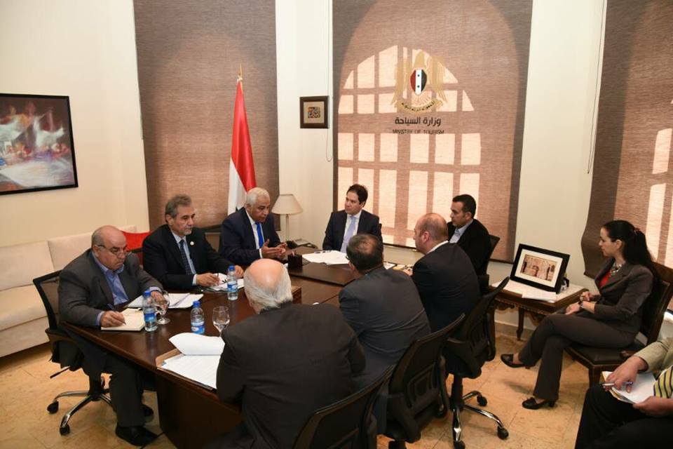 اجتماع وزير السياحة ومحافظ دمشق وممثلين عن مجموعة الشرق .. ضمن إطار متابعة تفعيل وإيجاد الحلول لإقلاع المشاريع المتوقفة والخاصة بالمستثمرين الجادين 