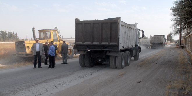 البدء بصيانة شبكة الطرق بمنطقة تل كردي ومدينة عدرا الصناعية