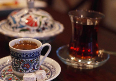 منافع ومضار شرب الشاي والقهوة في رمضان