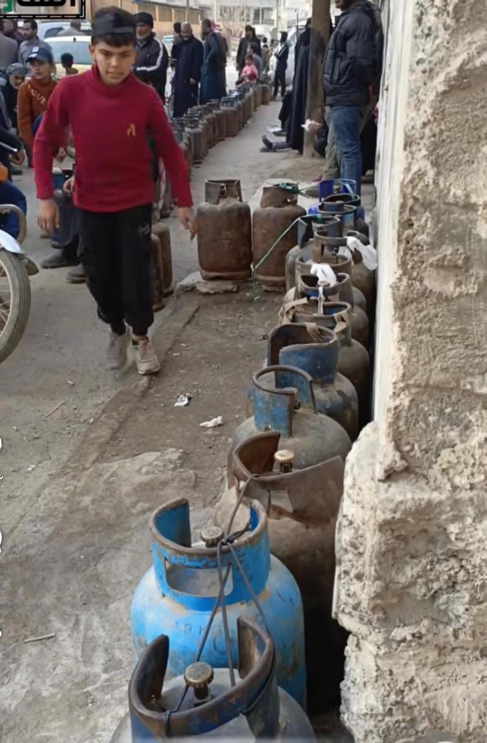   الرقة و ريفها تختنق بأزمة الغاز… إلى متى يبقى المواطن رهينة الانتظار؟